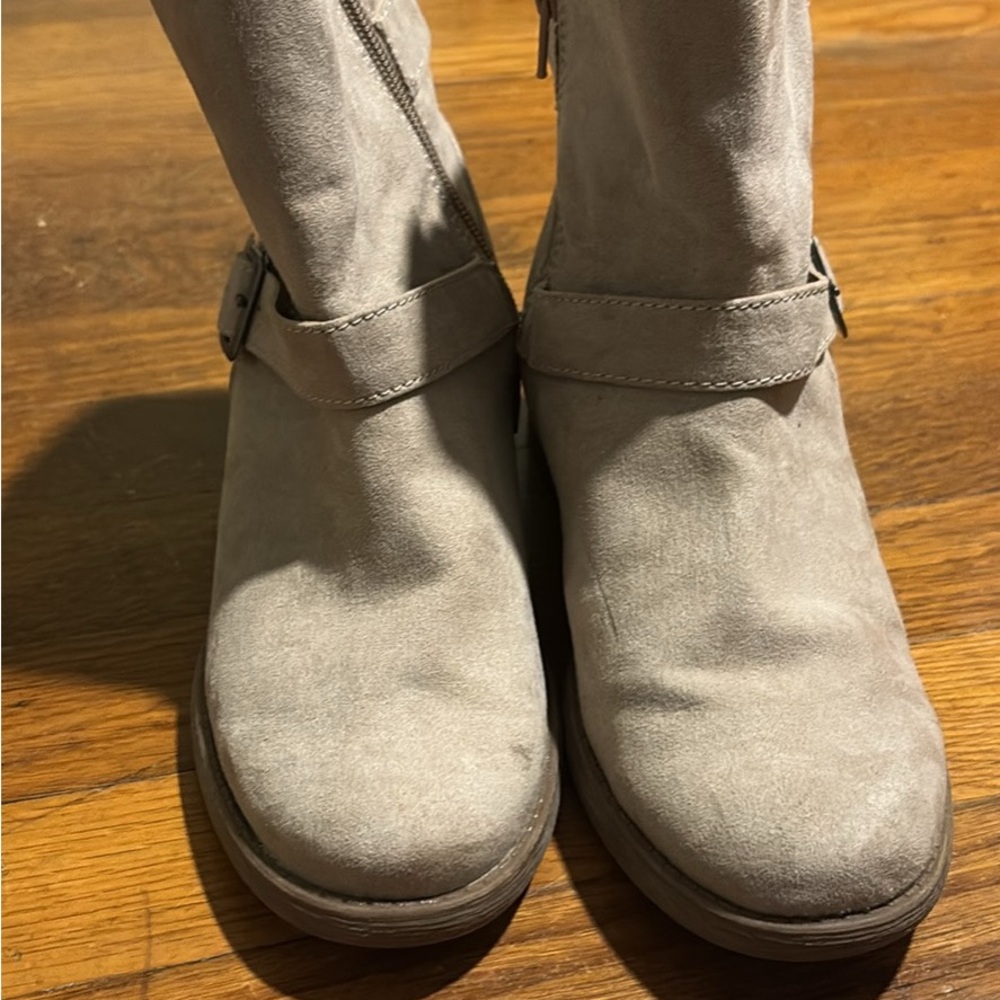 Dolce Vita tan suede boots